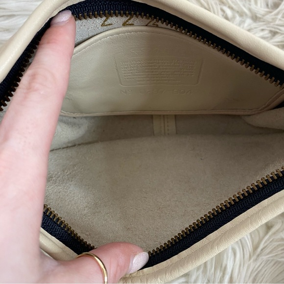 Authentic Vintage Coach Small Swinger Double Strap Crossbody in Bone White - Picture 13 of 13